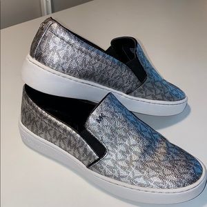 Michael Kors Keaton logo slip-ons